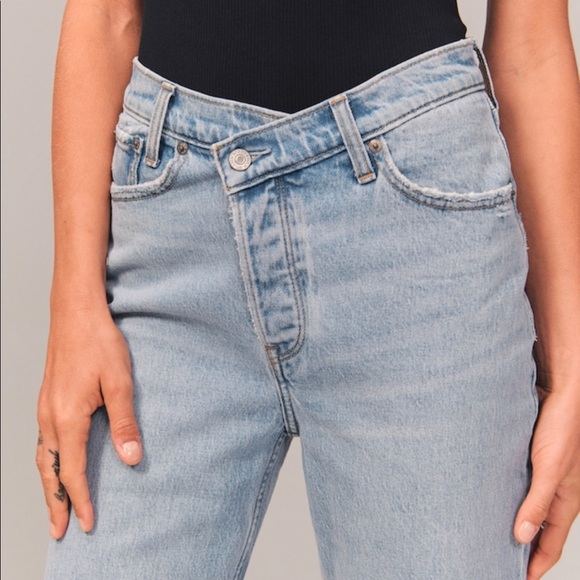 SOLD TENTATIVELY ❤️  W/tags abercombie cross cross dad jeans - Picture 2 of 4